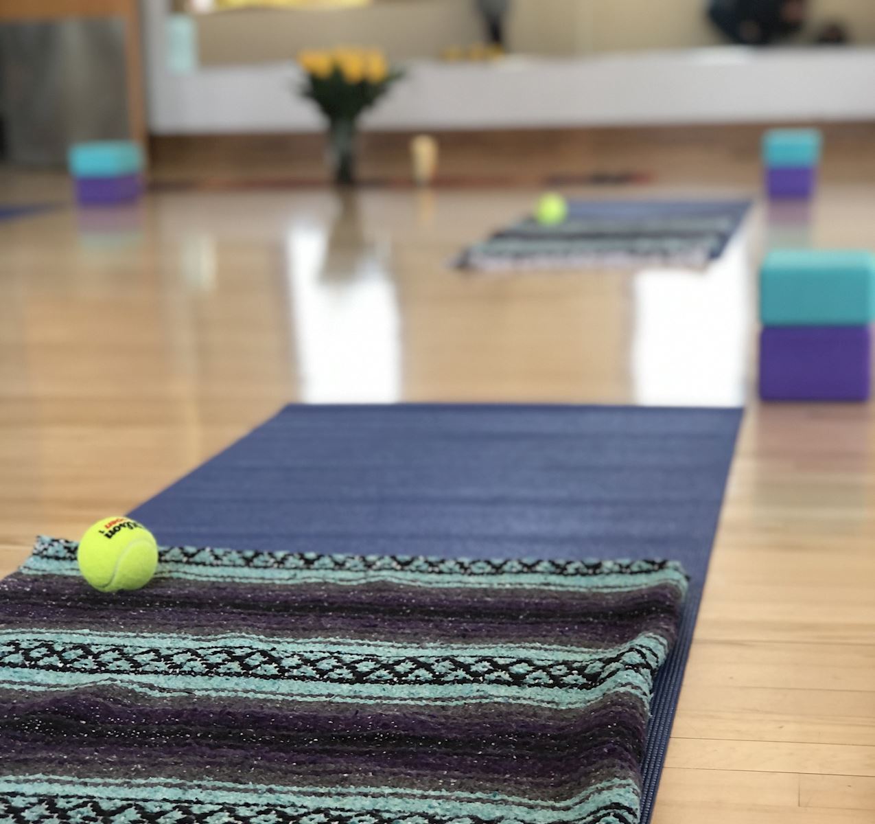 yoga matt with muscle roll ball